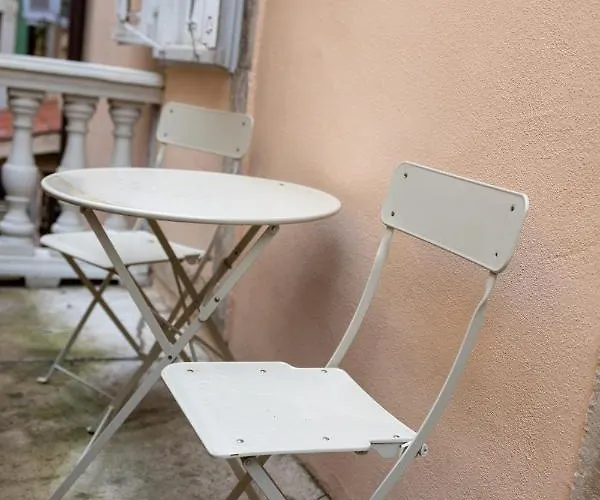 In The Center بيران