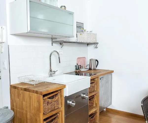 In The Center بيران