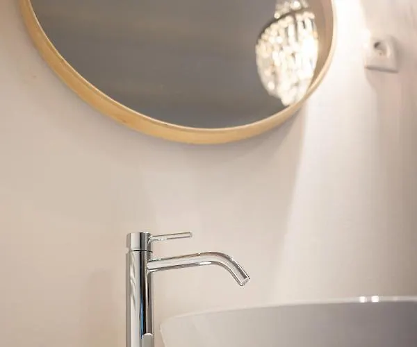 In The Center بيران